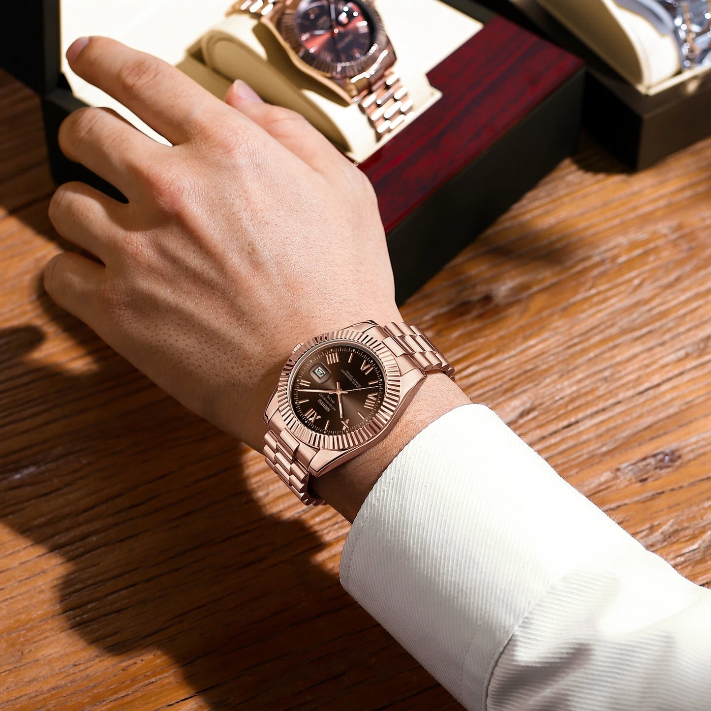 2025 Classic Style Design Men's Vintage Calendar Quartz Watch Factory Custom Waterproof Men's Business Watch